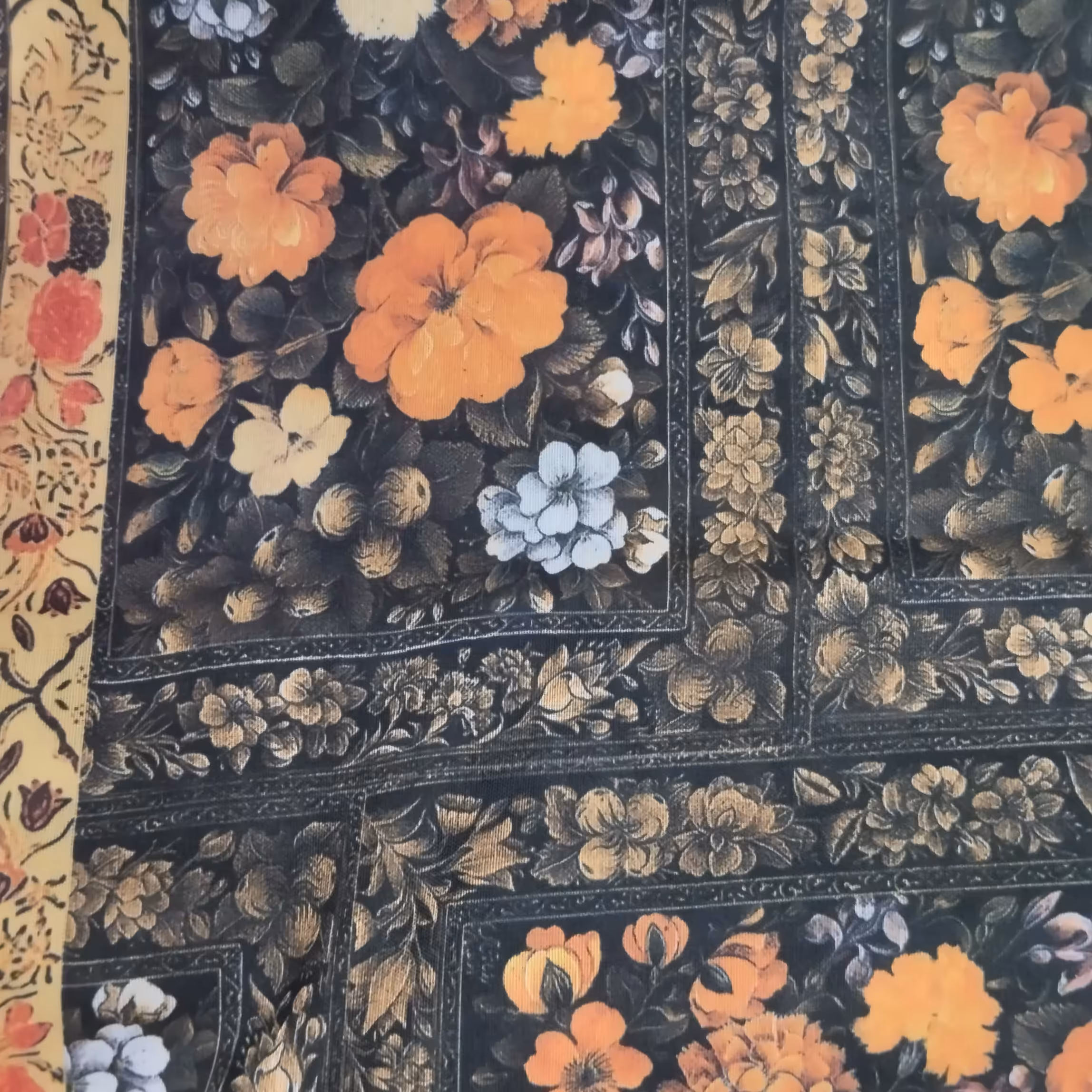 روسری نخی . دور دست دوز . بسیار شیک جنس عالی ایستایی بی نظیر  . قواره 140