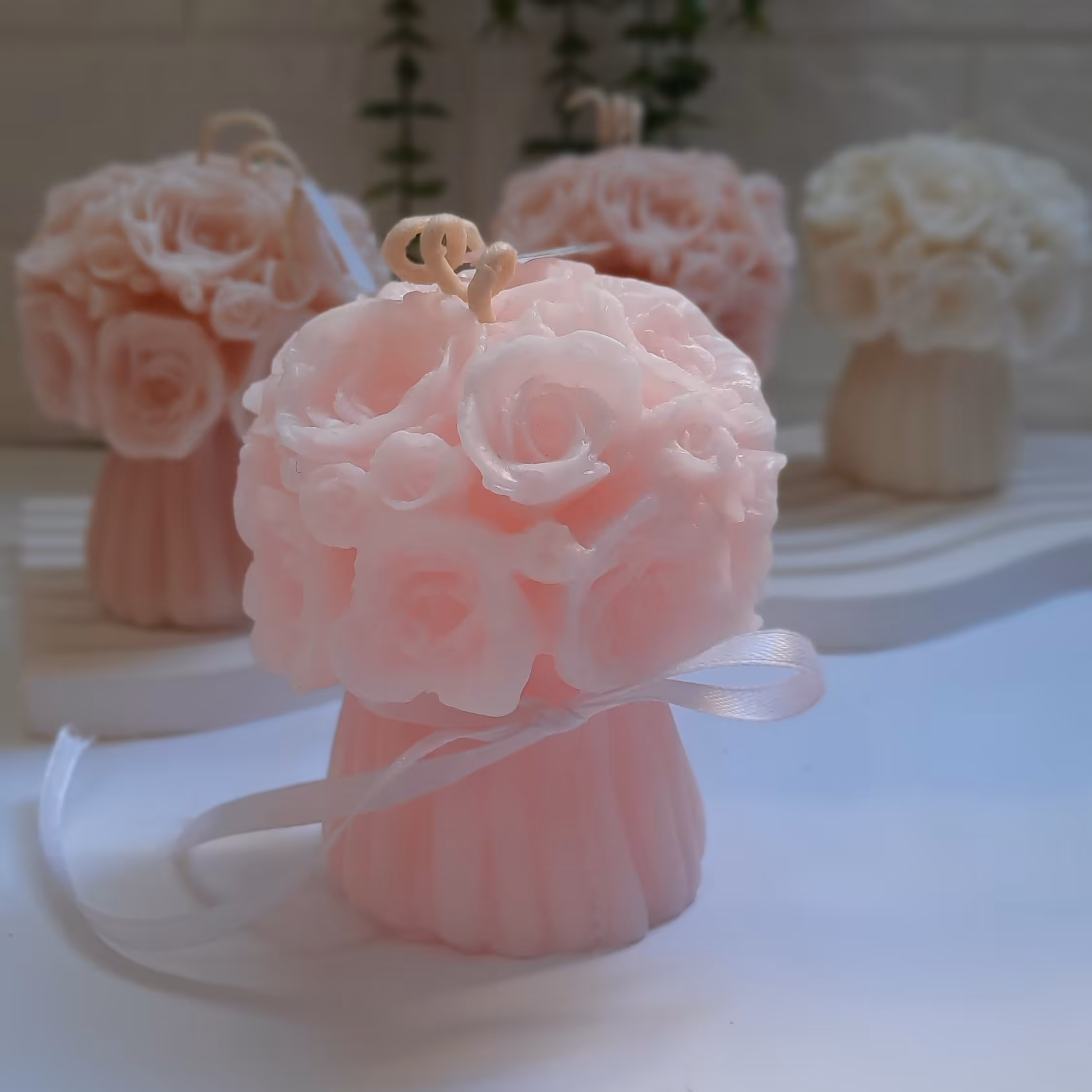 شمع دسته گل  ارتفاع تقریبا 12 سانت .  قابل سفارش با رنگ دلخواه 