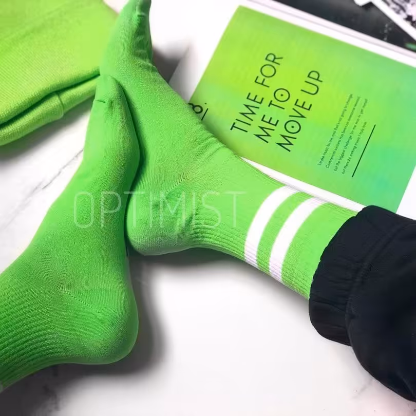 جوراب دوخط زمینه سبز فسفری نیم ساق نخ پنبه