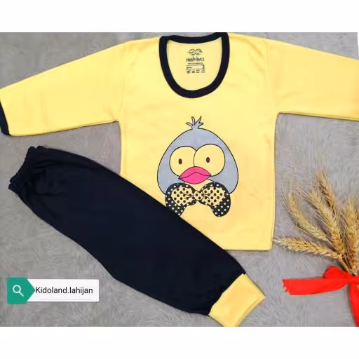 بلوز و شلوار اسپرت. دخترونه. پسرونه طرح جوجه رنگ زرد شلوار سرمه ای سیرمناسب 4فصل مناسب 6ماه تا 3سال