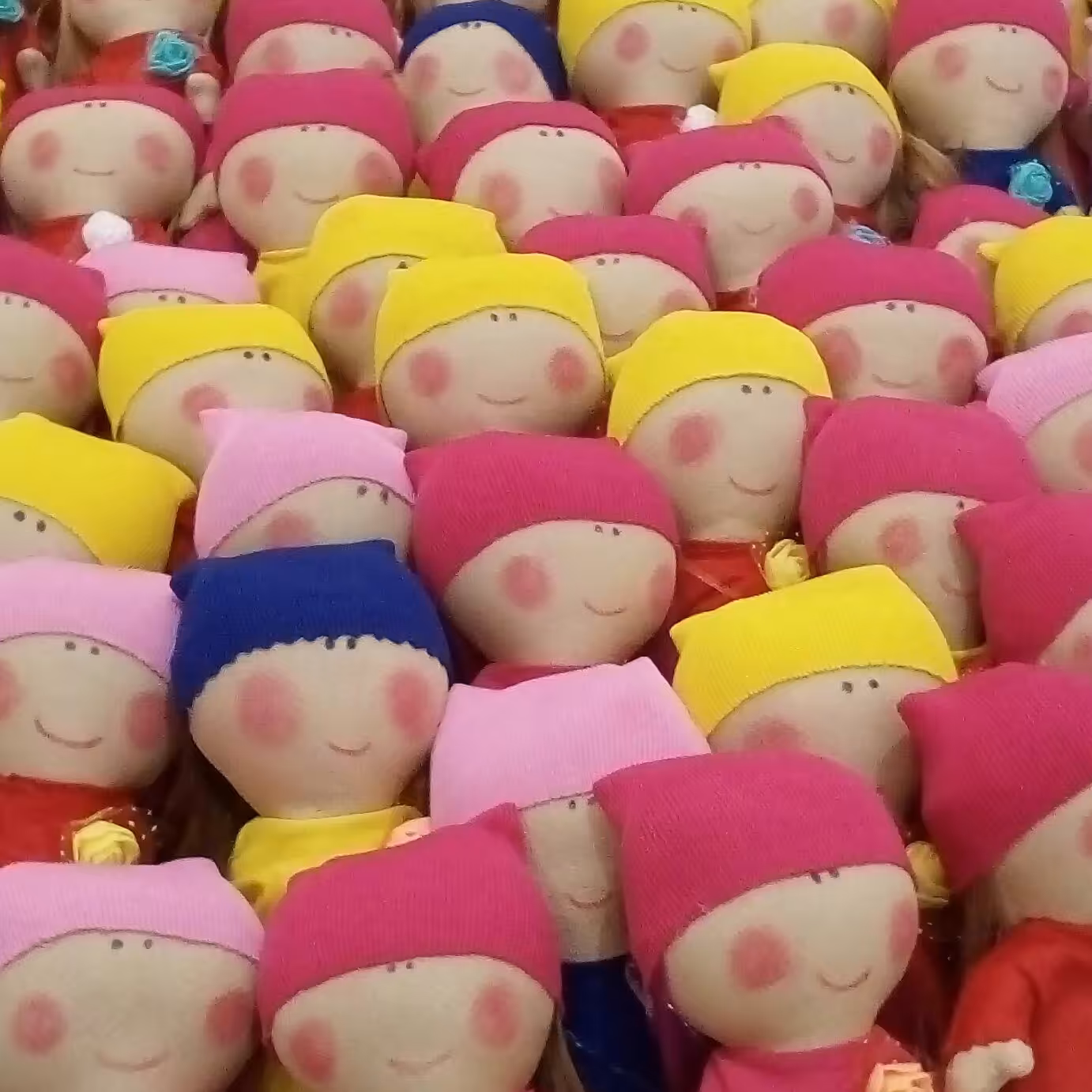 عروسک دست ساز در سایز 25در رنگهای متنوع وزیبا