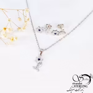 نیمست نقره925 عیار گل با سنگ یاقوت کبود کد 11001