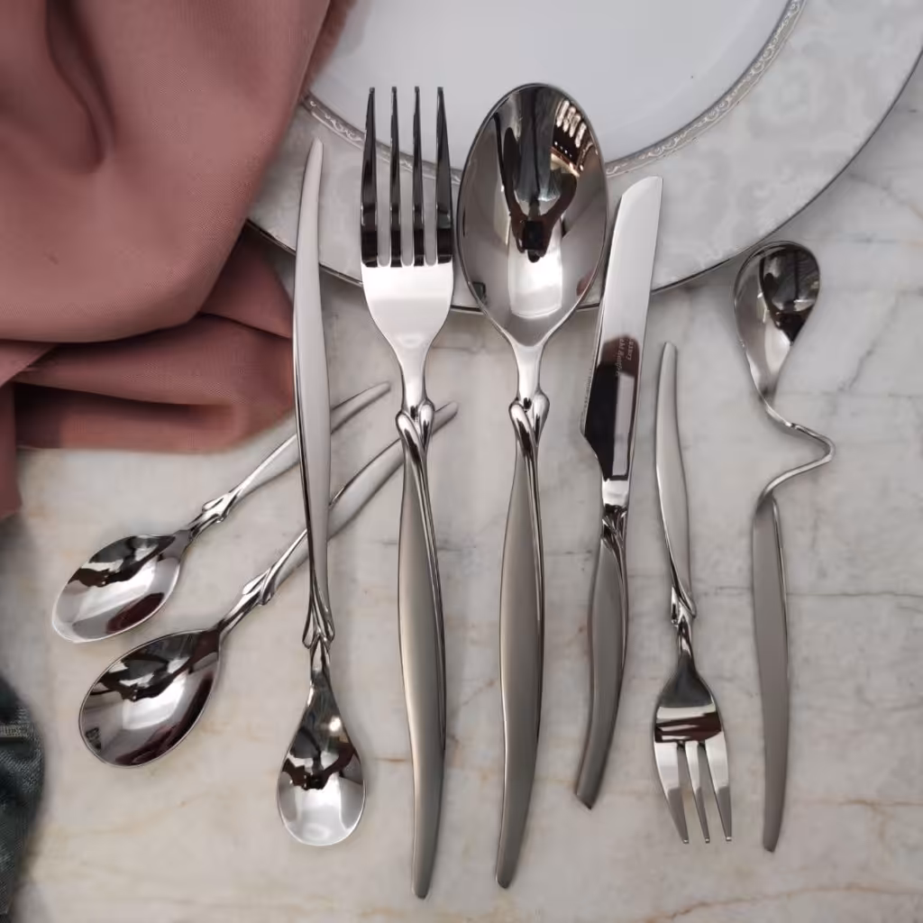 سرویس قاشق و چنگال 30 نفره اس جی S.Gطرح پاپیونی مات و براق 143 پارچه