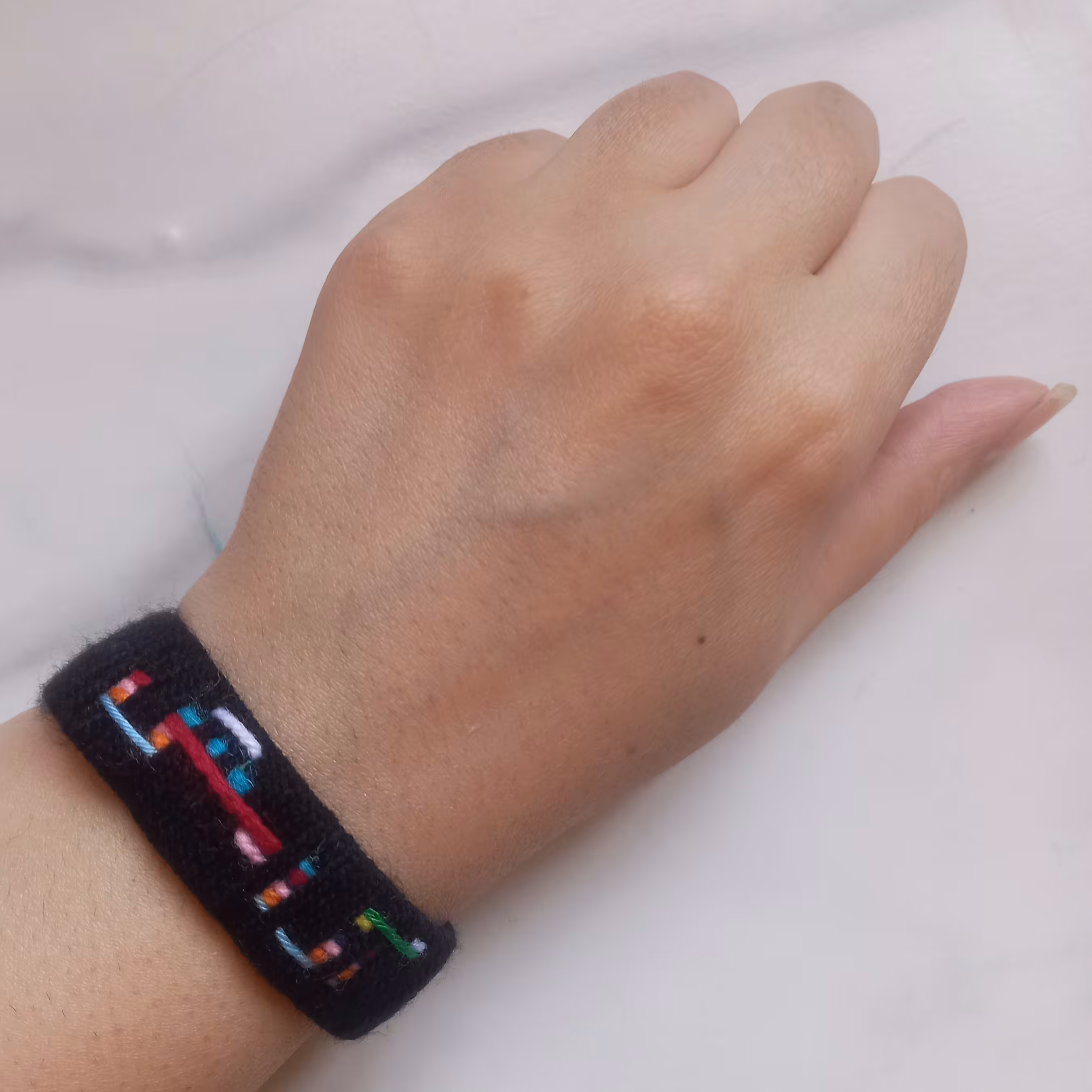 دستبند آرامش اسم یا نوشته از شما بافت از ما تک رنگ یا چند رنگ بنا به سلیقه شما دستبند متفاوت زیبا جدید و شیک