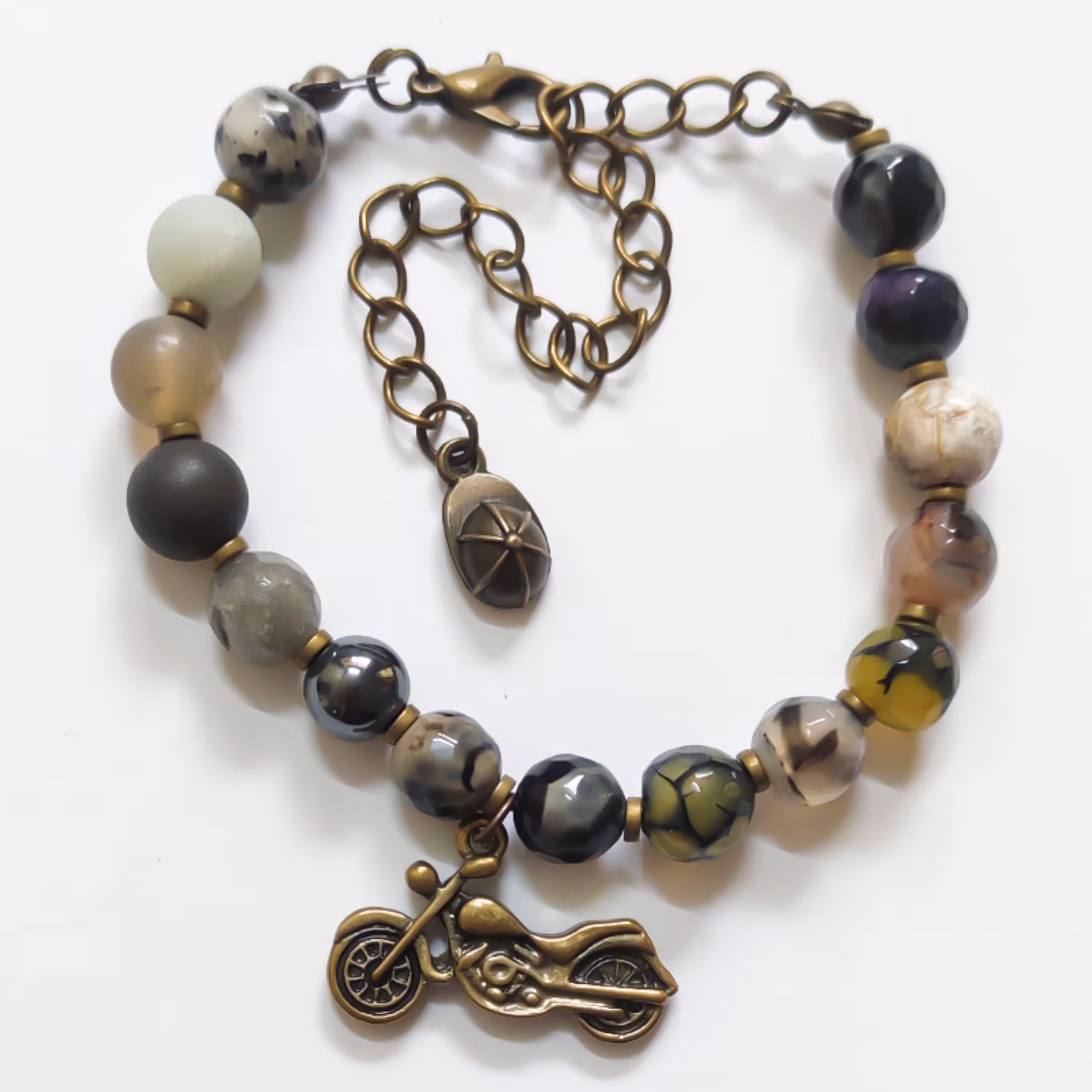 دستبند مدل موتور سوار ساخته شده از مرغوب تریسن متریال و سنگ های طبیعی 