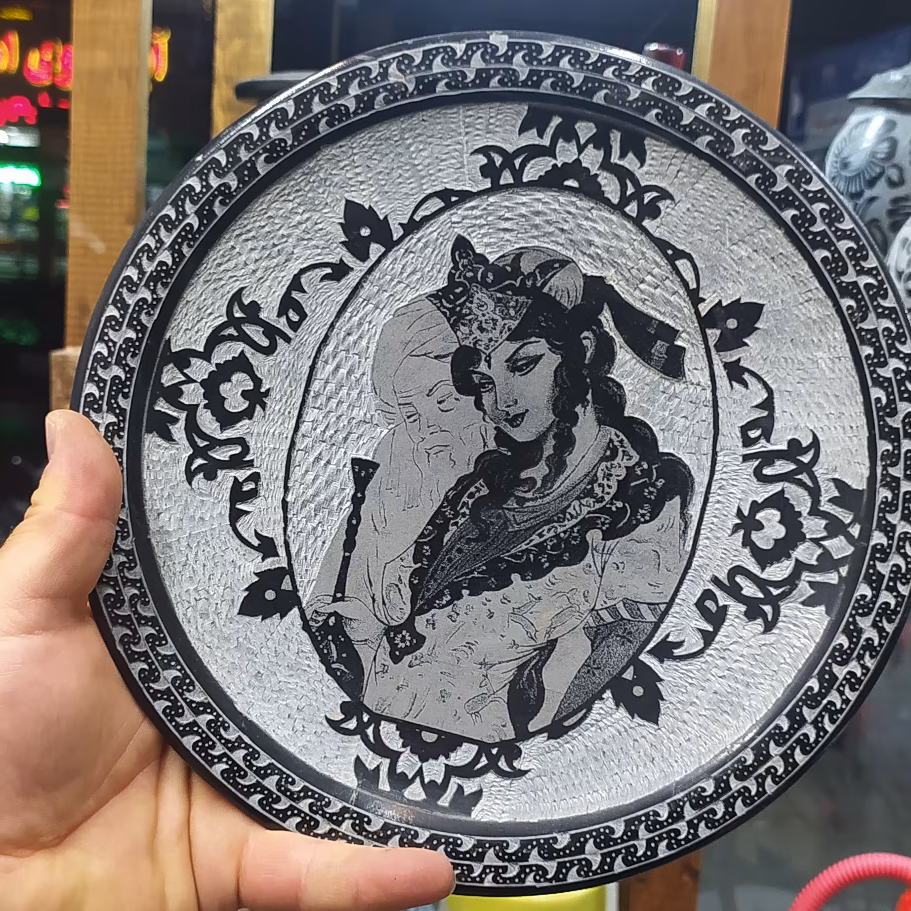 بشقاب سنگی قلم زنی شده لیلی و مجنون درجه یک