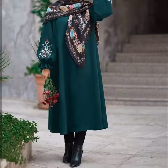 مانتو بلند زنانه گلدوزی شده جنس مازراتی مانتو زنانه بلند مازراتی 