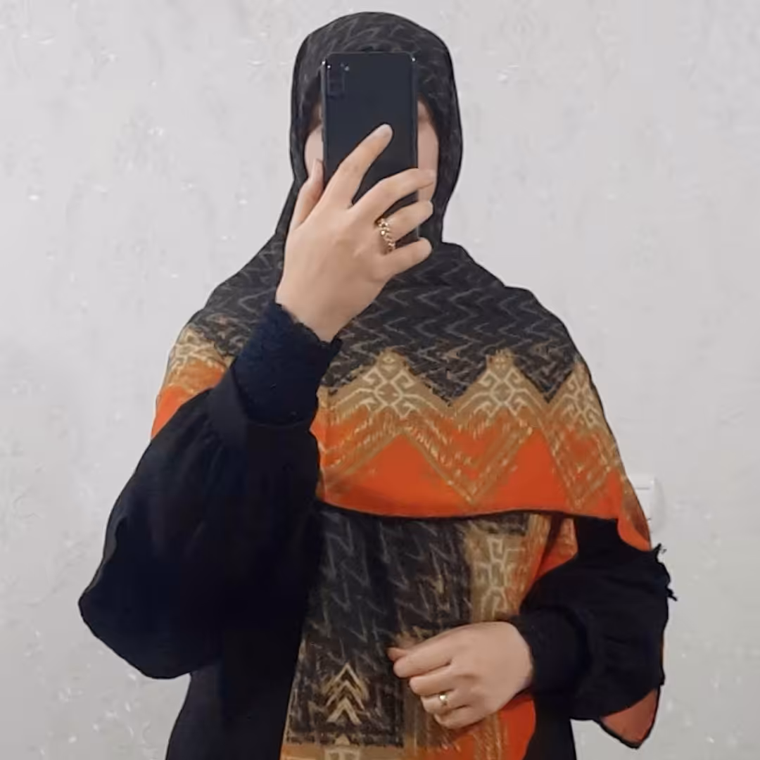 1_روسری نخی پاییزه حاشیه دار،دوردست دوز ،قواره  :140،ایستایی خیلی خوبی داره