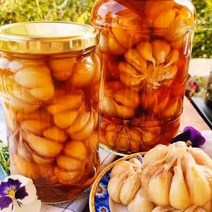 سیرترشی مخصوص گیلان زمین سیرگیلان   هم تازه هم چندساله  طبق سفارش شما 