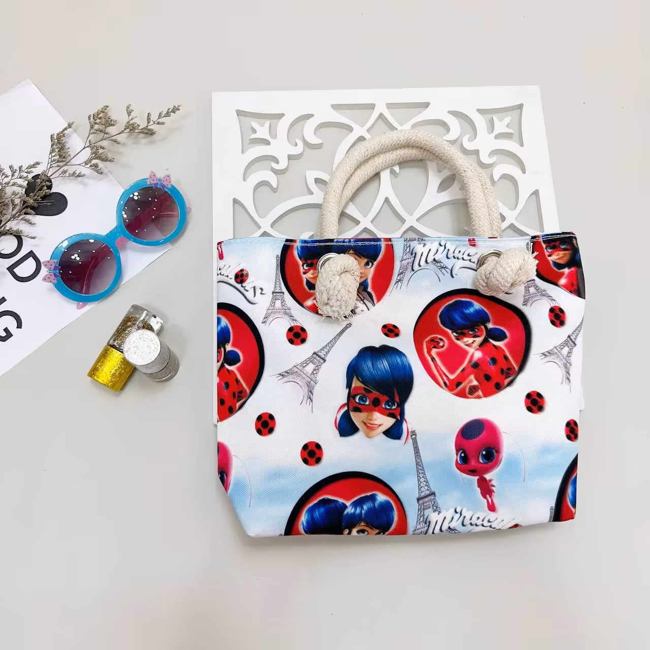 کیف دسته کنفی دخترانه طرح دختر کفشدوزکی کد 2674k