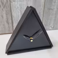 ساعت رومیزی و دیواری مثلثی سایز  20 سانتی مشکی مات