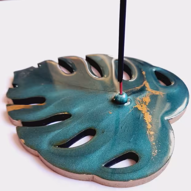 جا عودی برگ  رزینی  سبز با رگه های طلایی 