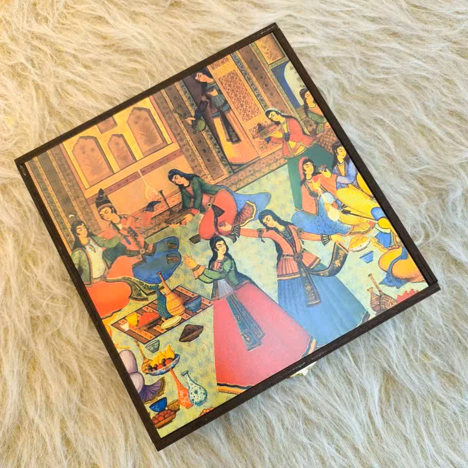 جعبه دمنوش پذیرایی طرح لیلی ومجنون قفل طلایی چوب دولایه خارجی چاپ مستقیم روی چوب