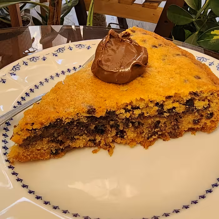 کیک کوکی 10 الی 16 نفره  با مغز نوتلا قطر 23 وزن 1.7 کیلویی (هزینه ارسال به صورت پسکرایه به عهده مشتری )