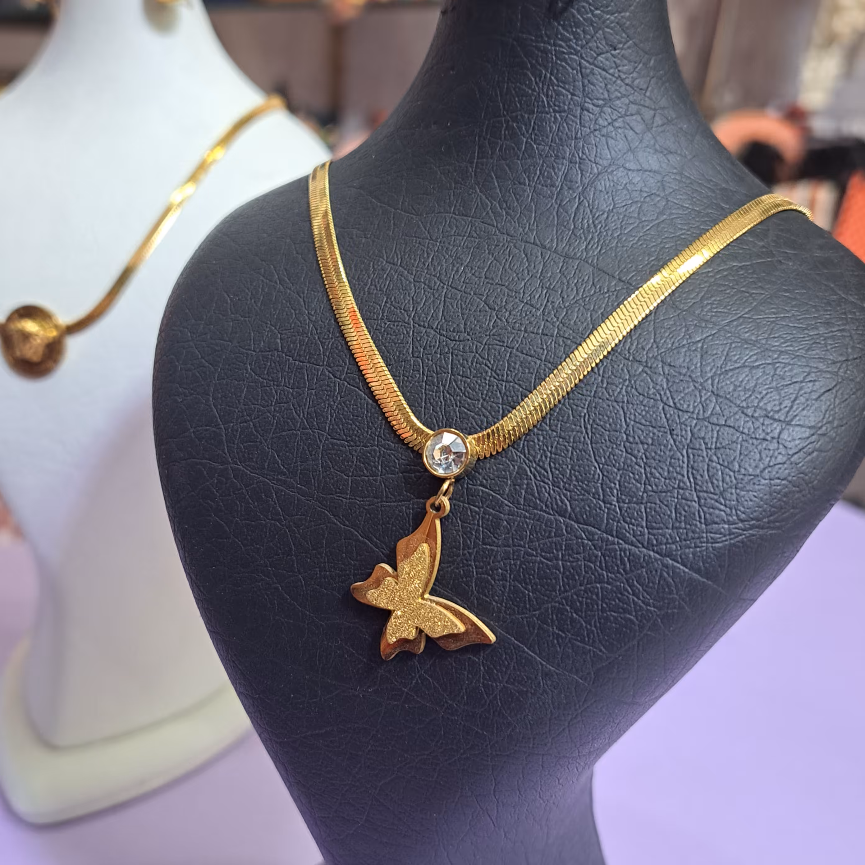 گردنبند پروانه