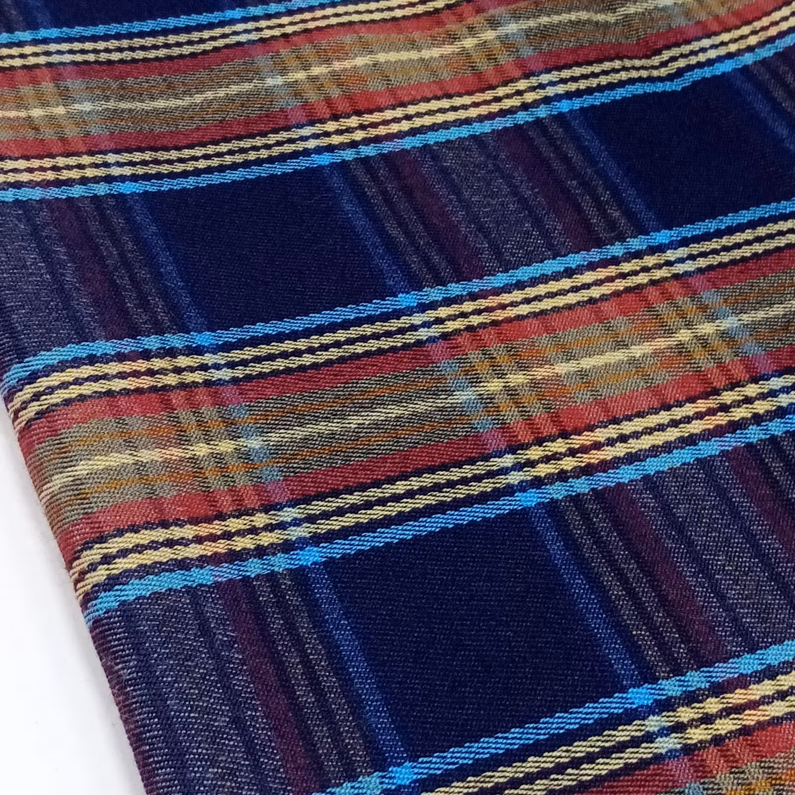 پارچه کشمیر سپاهان،هر متر 105 هزار تومن