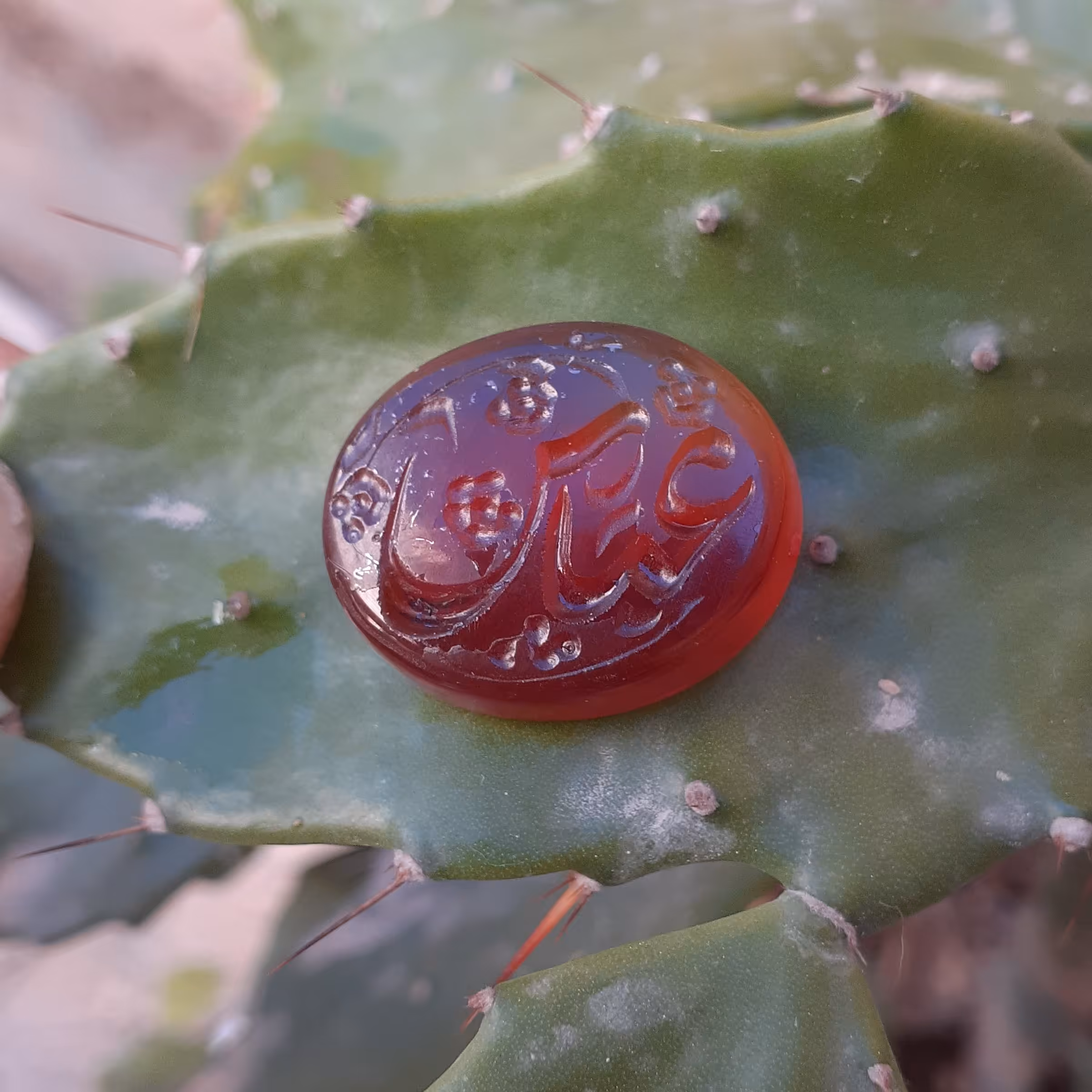 عقیق خطی با حکاکی عباس بصورت دست نویس زیبا و خوش خط