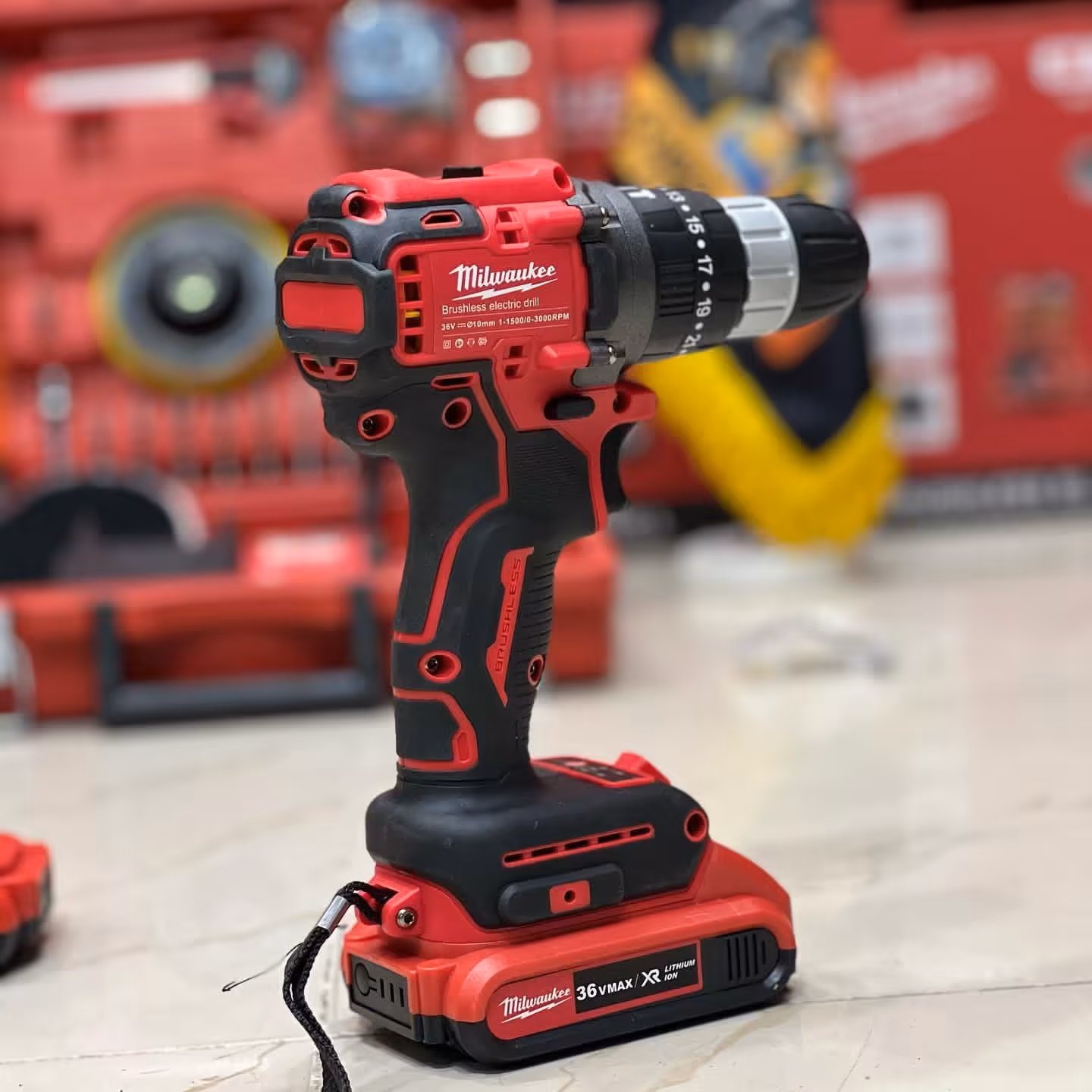 دریل شارژی  میلیواکی براشلس 
مدل نیم پک 
موتور براشلس 
