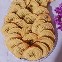 کلمپه گردویی دور پیچ خانگی شیرینی سنتی کرمانی(1000 گرمی)