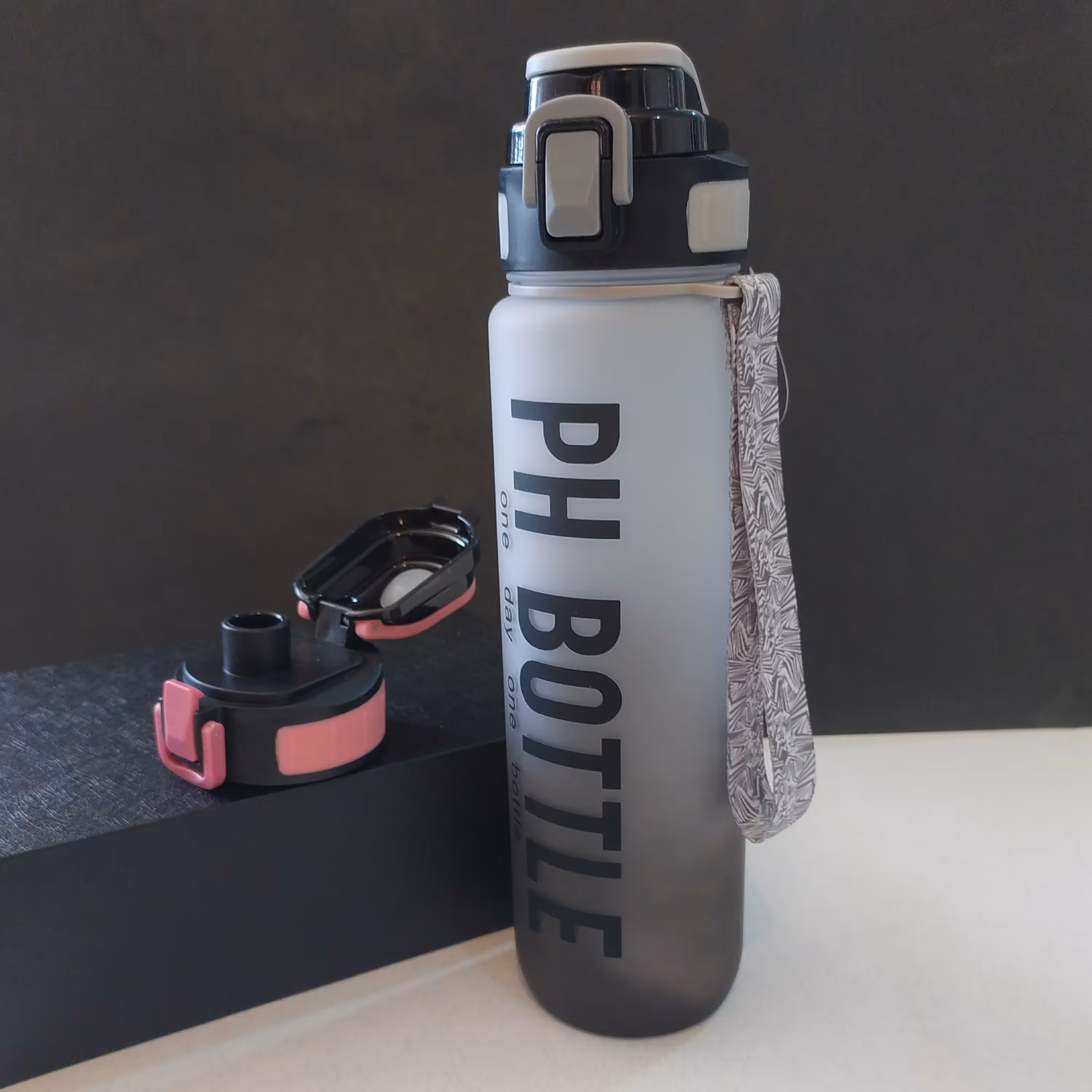 قمقمه ورزشی ph bottle درب ضامن دار مات جنس اکرولیک نشکن حجم 1000 میلی لیتر رنگ توسی مشکی
