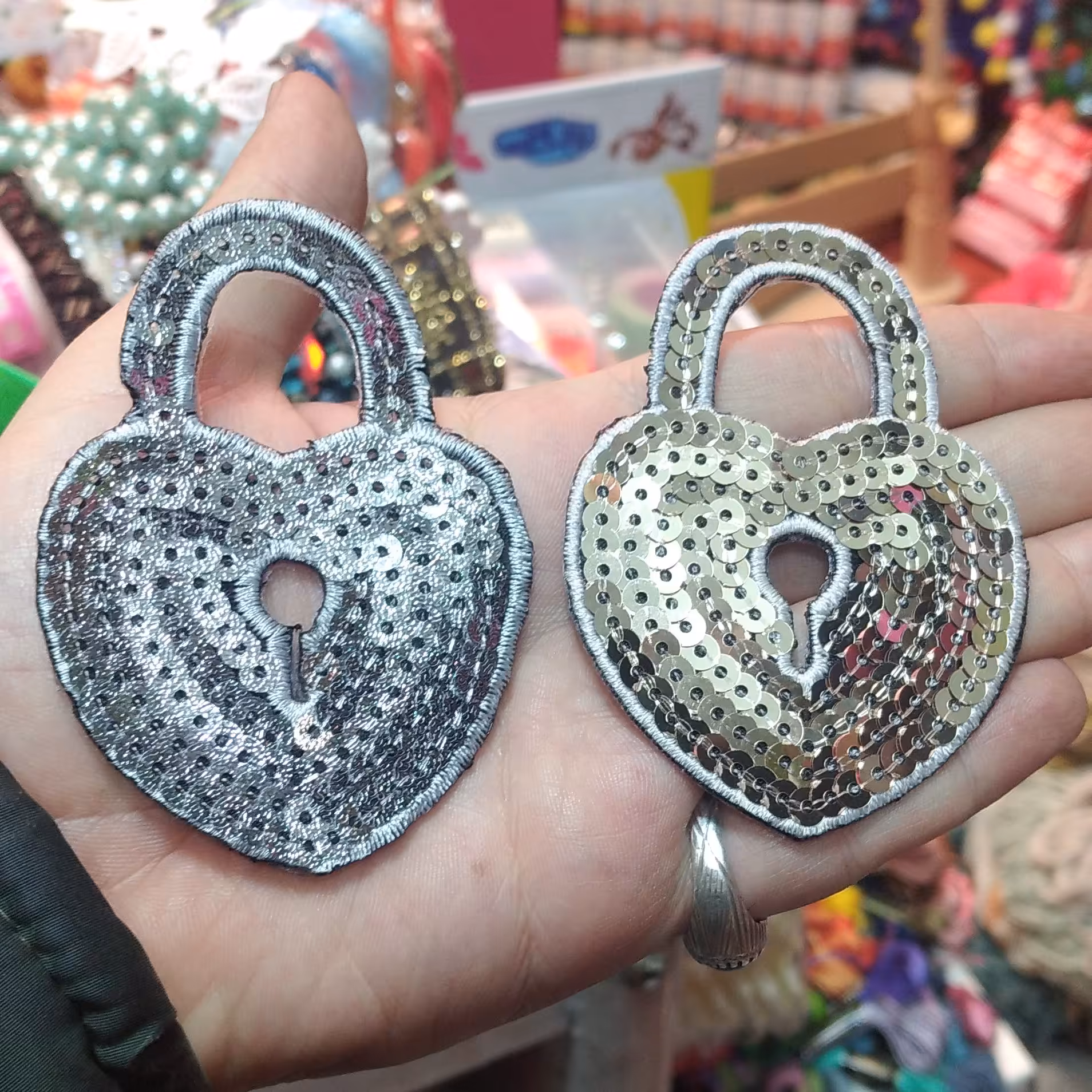 استیکر قفل پولکی طلایی و نقره ای 1 عدد ب انتخاب رنگ شما 