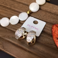 گوشواره حلقه ای طرح طلا برند ژوپینگ طرح دار با نگین ظریف جنس استیل رنگ ثابت