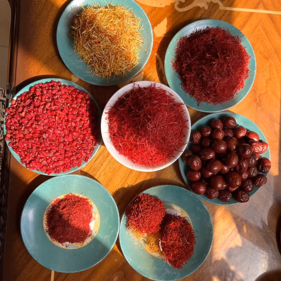پک شماره4ویژه عیدنوروزوماه مبارک رمضان زعفران دسته   زعفران سرگل و زرشک