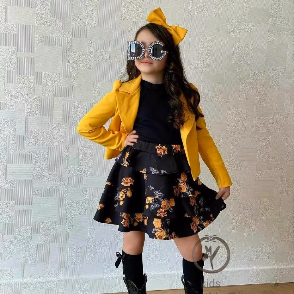 🎀

🌸مدل:ست 4تیکه،کت،دامن طبقه ای  ،تاپ و تل😍

🎀جنس:کت کرپ مازراتی و دامن  ساتن امریکایی درجه یک،تاپ تریکو

