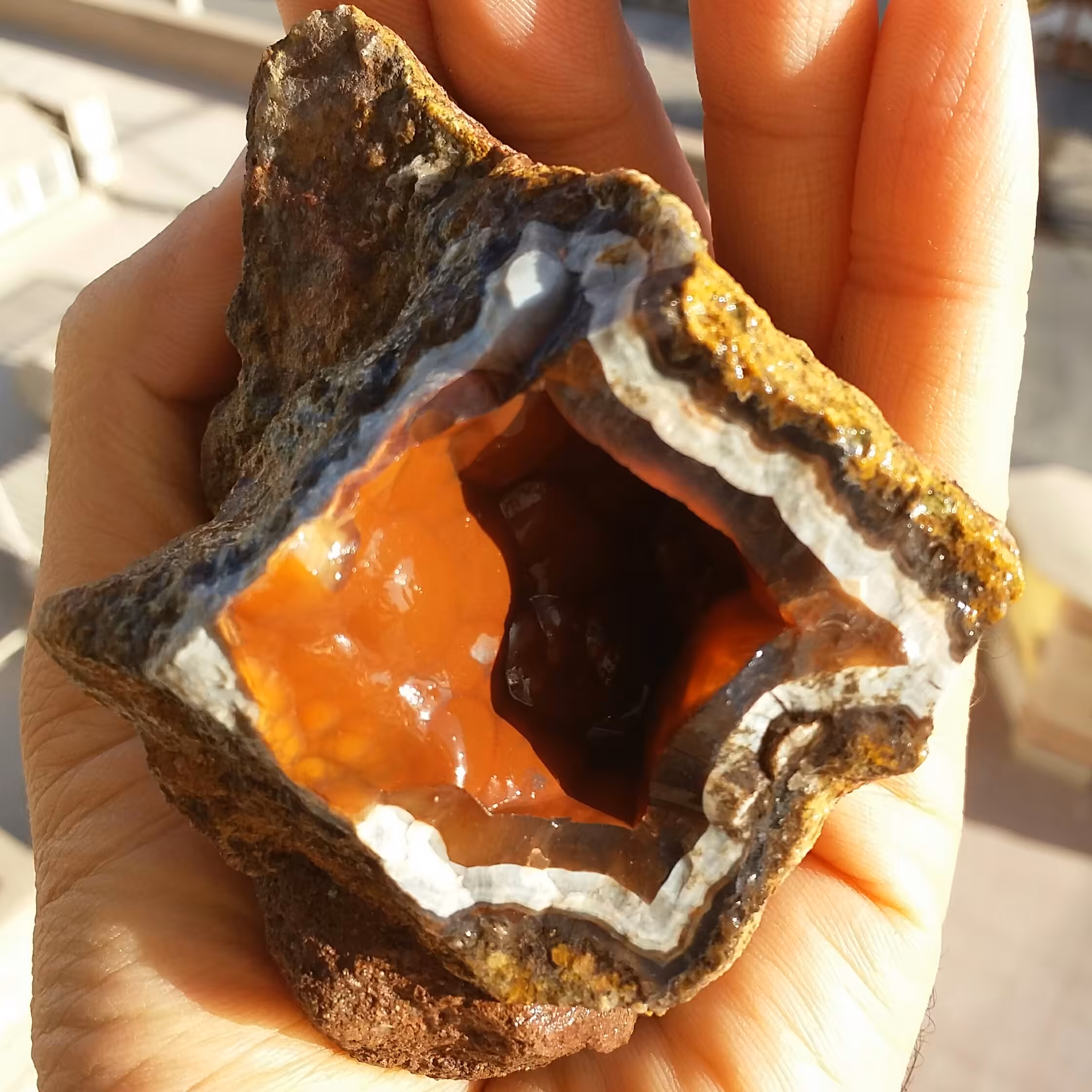 سنگ راف غولپیکر عقیق سرخ خوی محشر 100درصد طبیعی شاهکار خلقت
محشر خاااص