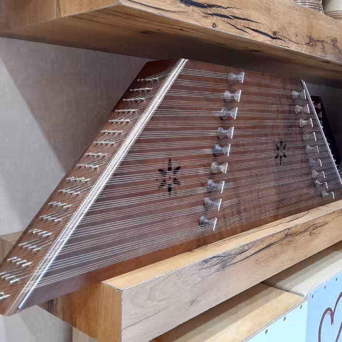 سنتور سعید دو ستاره چوب گردو بسیار خوش صدا همراه با هارد کیس مضراب و آچار کوک ارسال رایگان