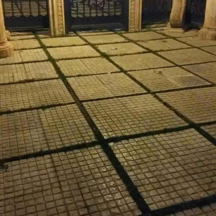 موزاییک پلیمری طرح کوبیک - سایز 40-40 سانتیمتر مربع - هزینه به ازای هر دونه می باشد (پس کرایه)