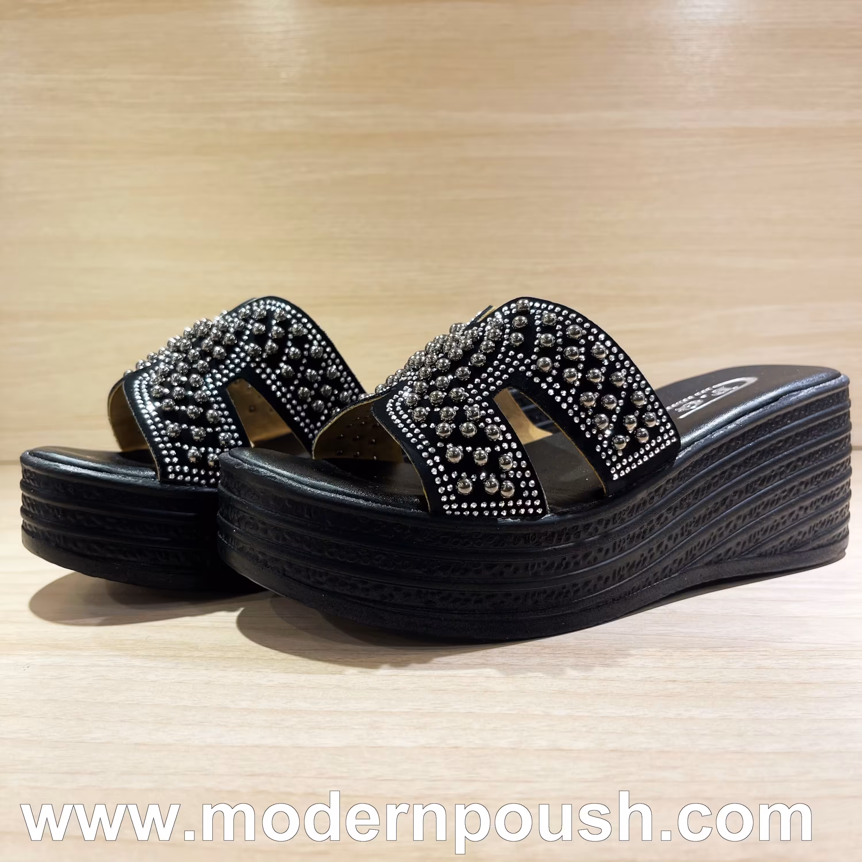 کفش  صندل لژ دار  مجلسی زنانه مروارید دار  رنگ مشکی کد1088 (نرم  و راحت)