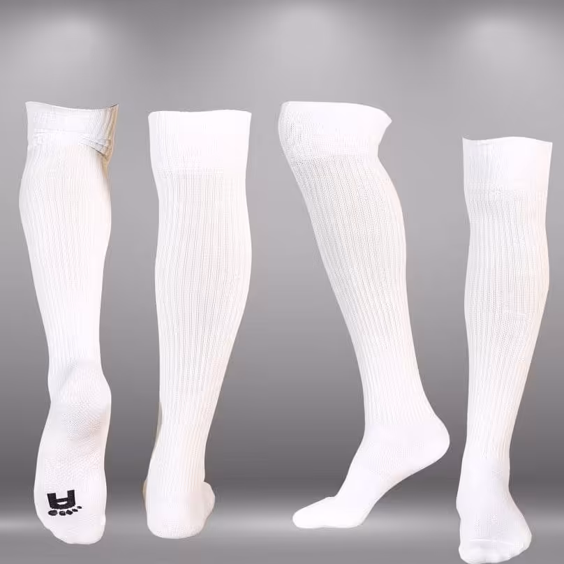 جوراب فوتبال پسرانه مناسب سایز  31 الی  35 سفید 