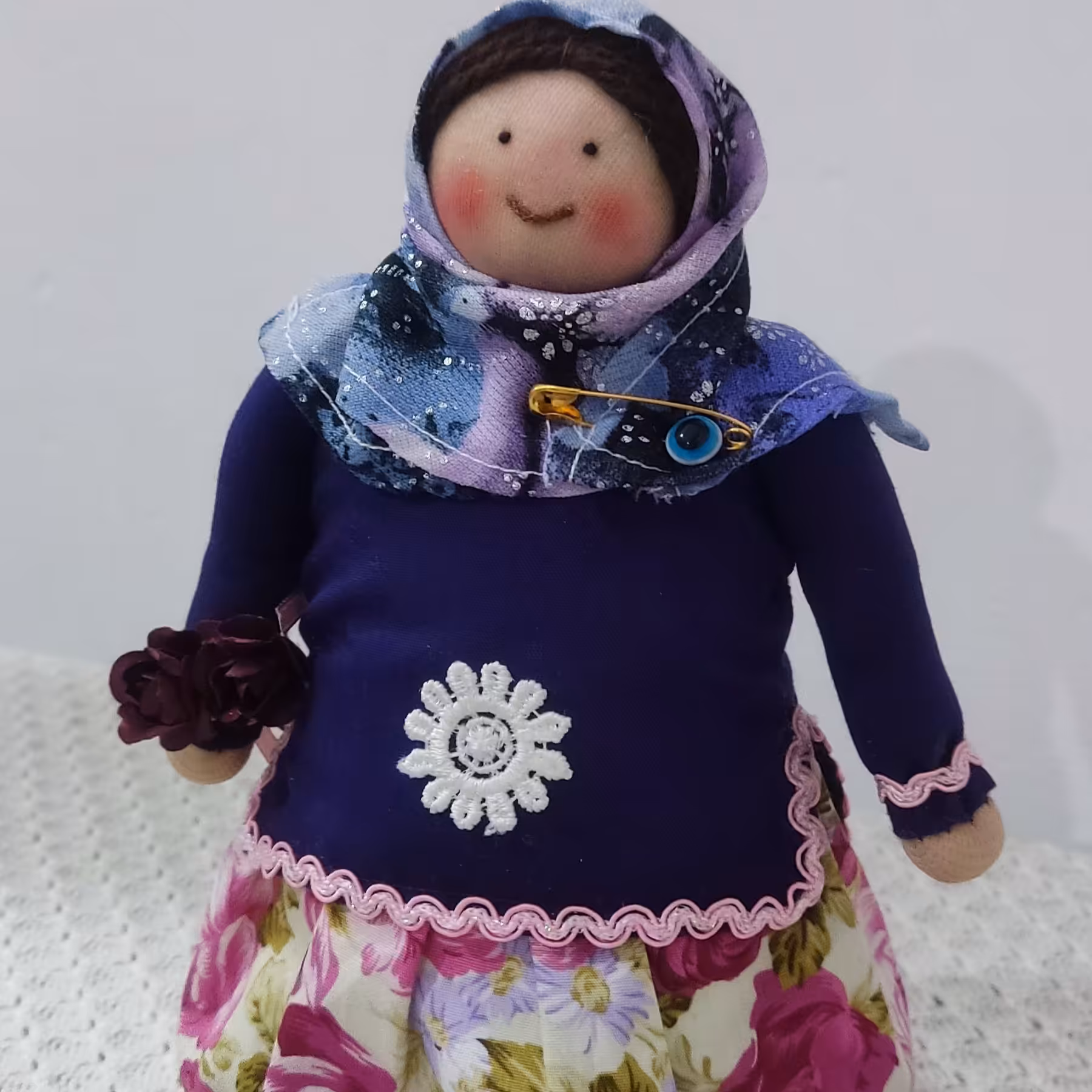 عروسک گلنسا ننه مادربزرگ دستدوز سنتی هدیه پارچه گلگلی تزیینی دخترانه زنانه دکوری ارزان عیدنوروز هفتسین اجیل شیرینی مجلسی