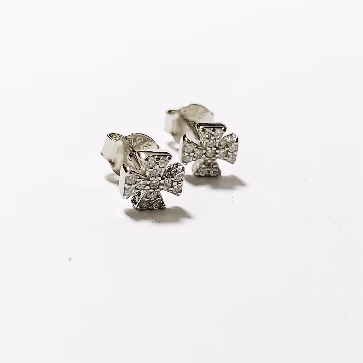 گوشواره زنانه طرح Leaf با وزن 0.89 گرم با عیار جهانی 925 و آبکاری رودیوم کد G111