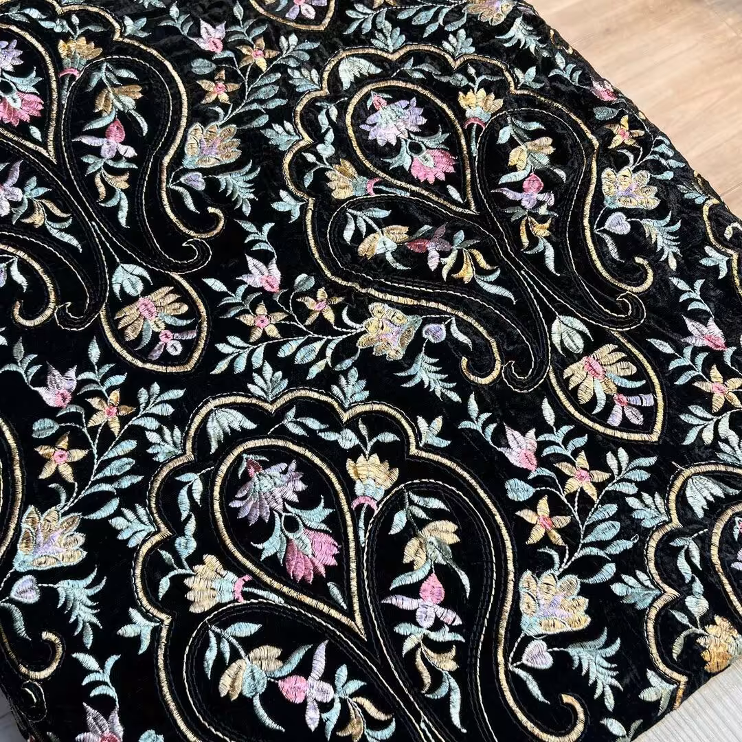 پا چه مخمل گلدوزی شده هندی طرح سنتی