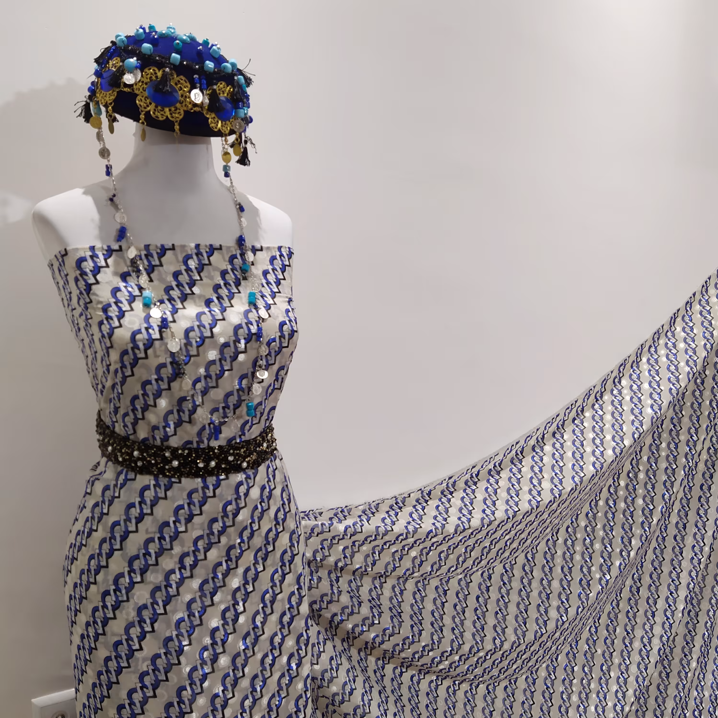 پارچه حریراشکی طرح زنجیره ای عرض150سانت متری110هزارتومن