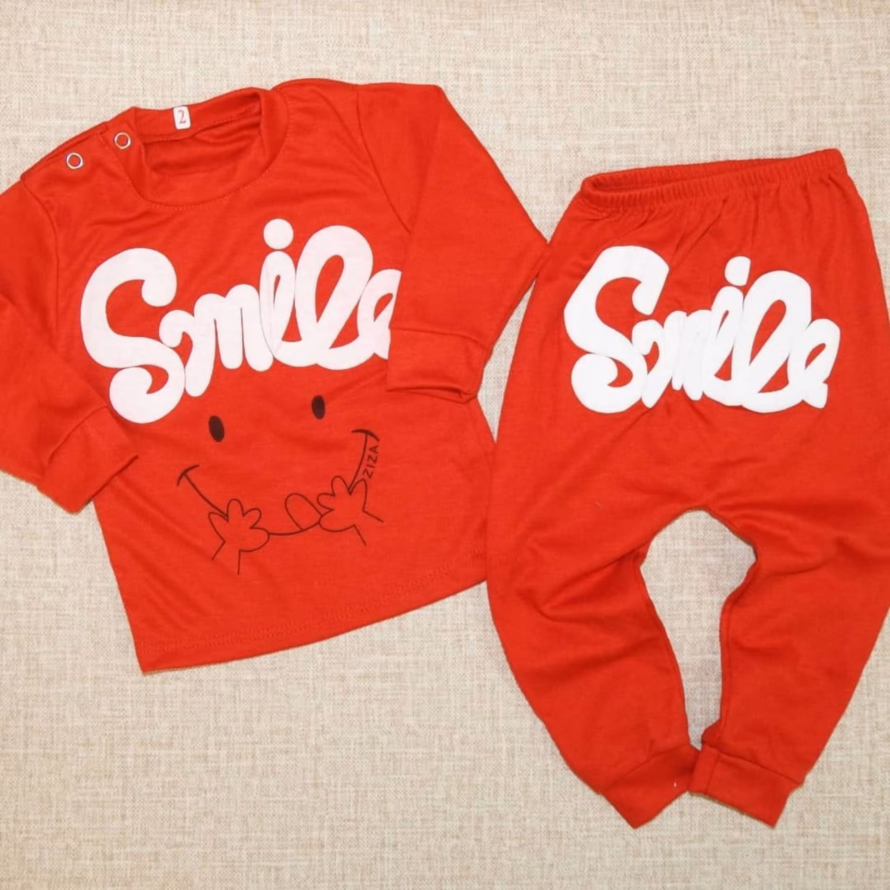 بلوز شلوار  نوزادی قواره دار طرح لبخند رنگ قرمز