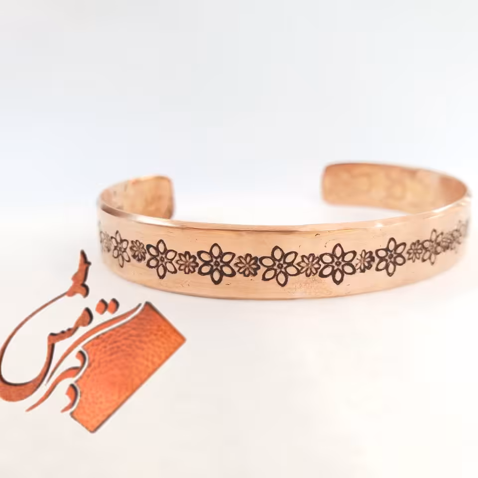 دستبند مسی قلمزنی طرح گل 