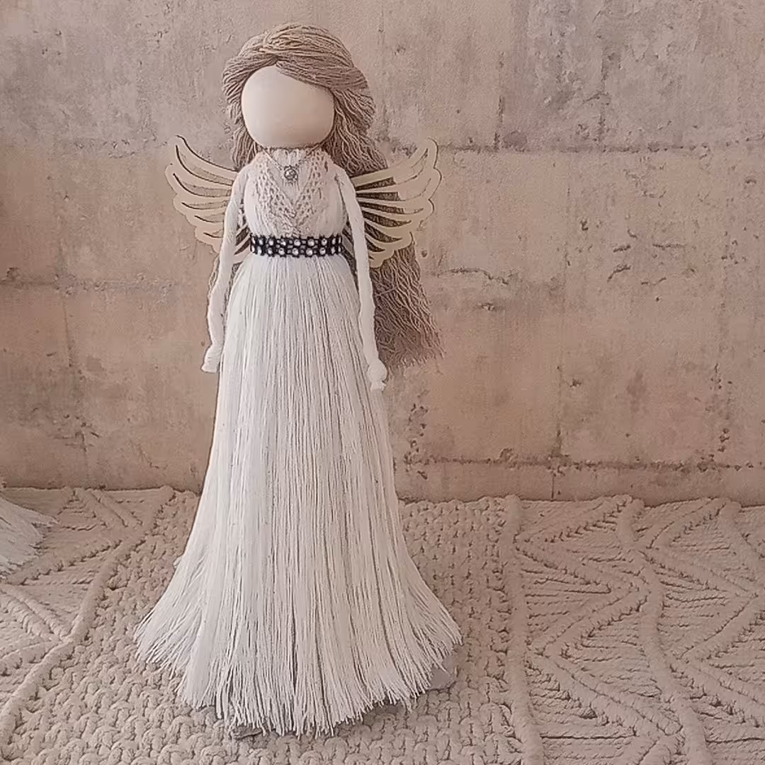 فرشته ی خاص و متفاوت مکرومه بافی برای دکوری جذاب  ، طول 25 سانتی متر 