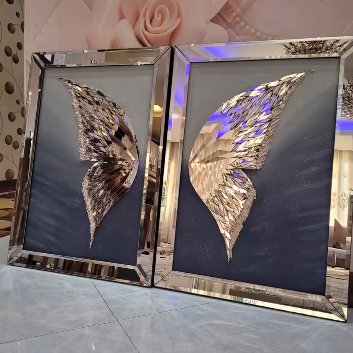 تابلو آینه کاری  پر از زرف و برق برجسته  سازی شده  رو بوم قاب آینه پروفیل دار