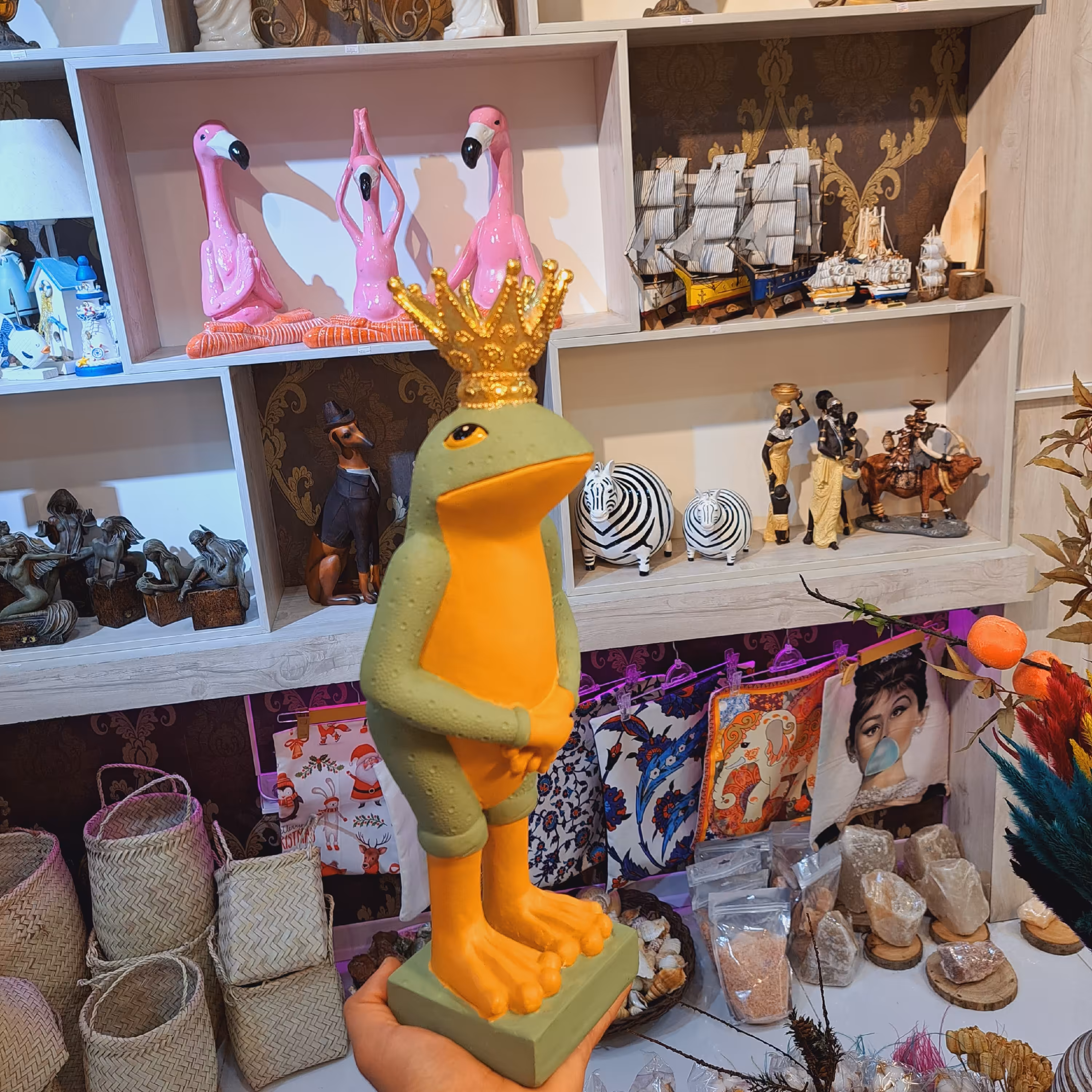 مجسمه قورباغه وارداتی غورباقه وارداتی اصل مجسمه وارداتی اصلی مجسمه دکوراتیو قورباغه مجسمه سلطان مرداب مجسمه وزق پادشاه