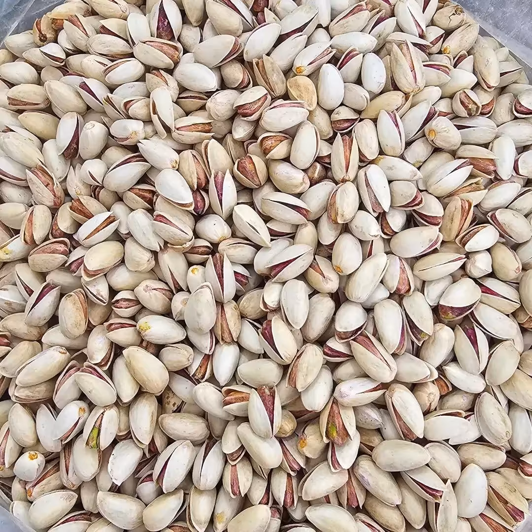 پسته احمد آقایی لوکس