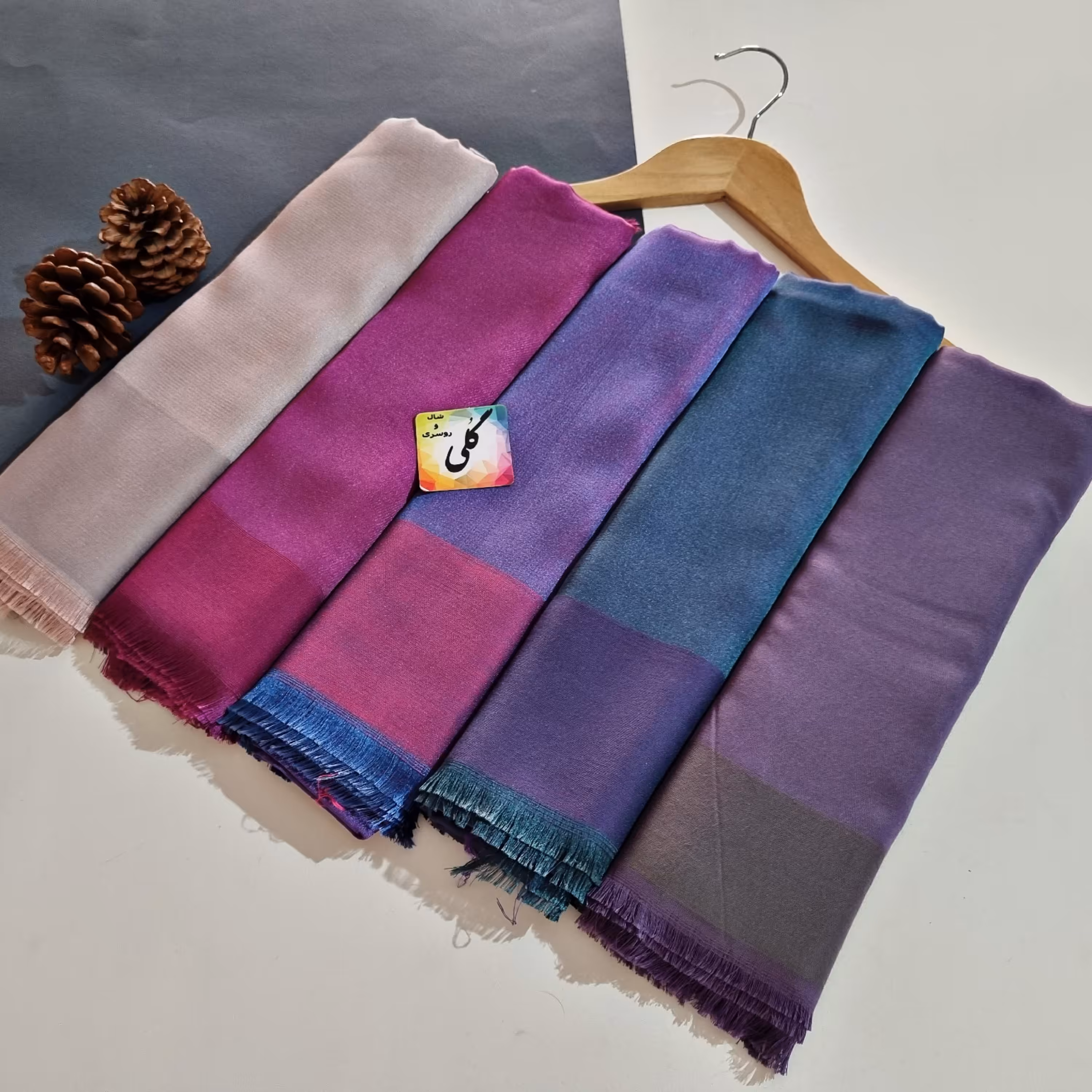 روسری بامبو 4فصل ایستایی نسبتا خوبی داره ریشه سوزنی دورو  قواره 140