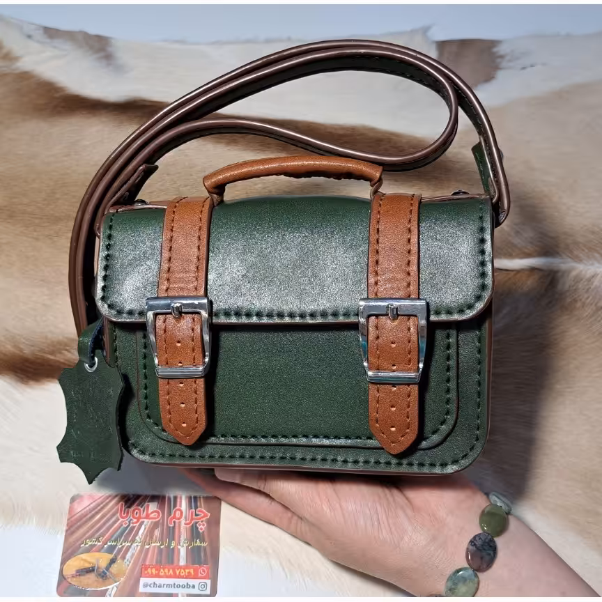 کیف رودوشی دخترانه دوخته شده با چرم طبیعی گاوی ابعاد13در18پهنا5ونیم دارای رنگ لبه ی حرفه ای 