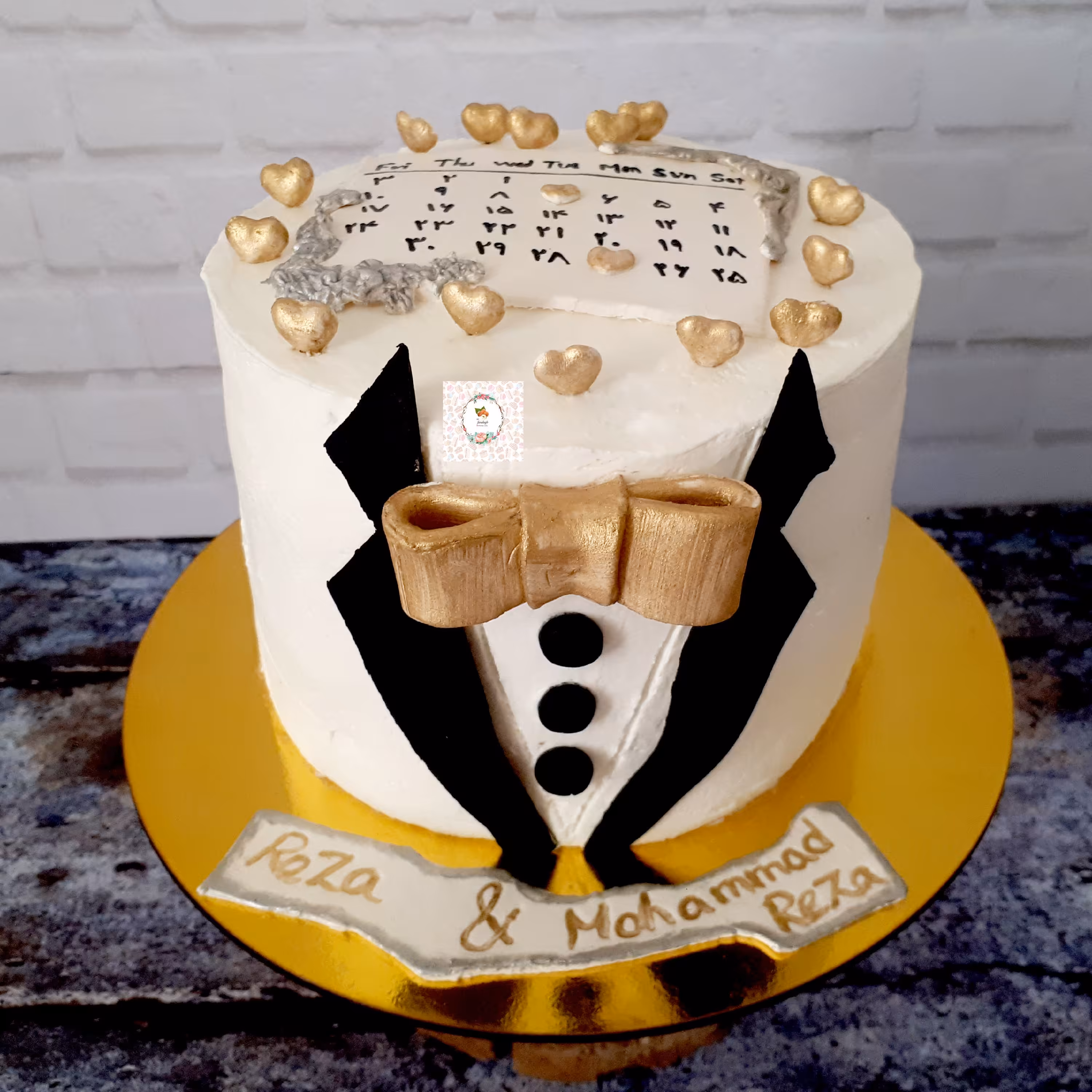 کیک خانه ای با تزیین فوندانت مدل پیراهن