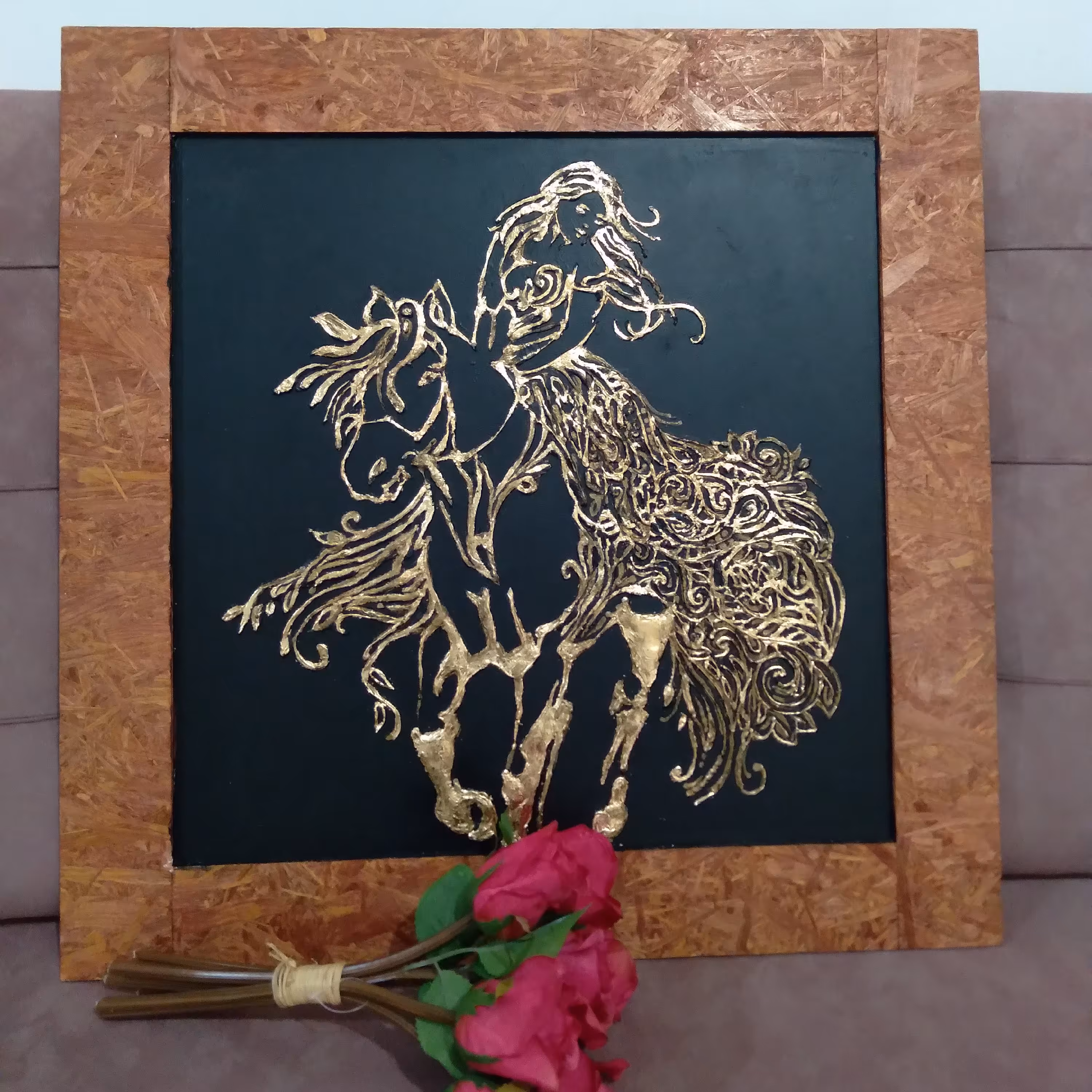 تابلو نقش برجسته  ورق طلا، دکوراتیو، مدرن،بانوی اسب سوار