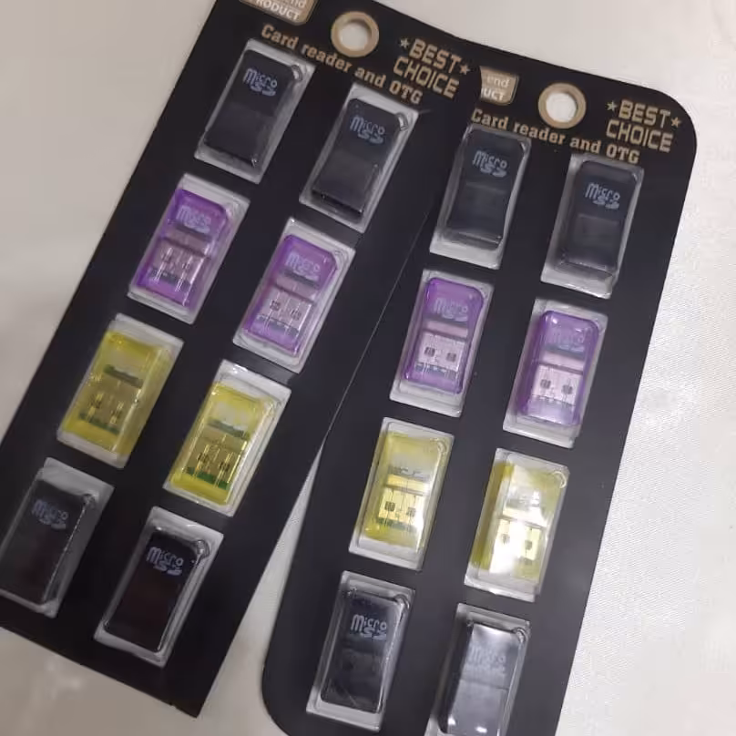 رم ریدر  طرح فلش  در مدل های متنوع  سبک و کوچک دارای گیربند رنگ بندی بنفش زرد مشکی