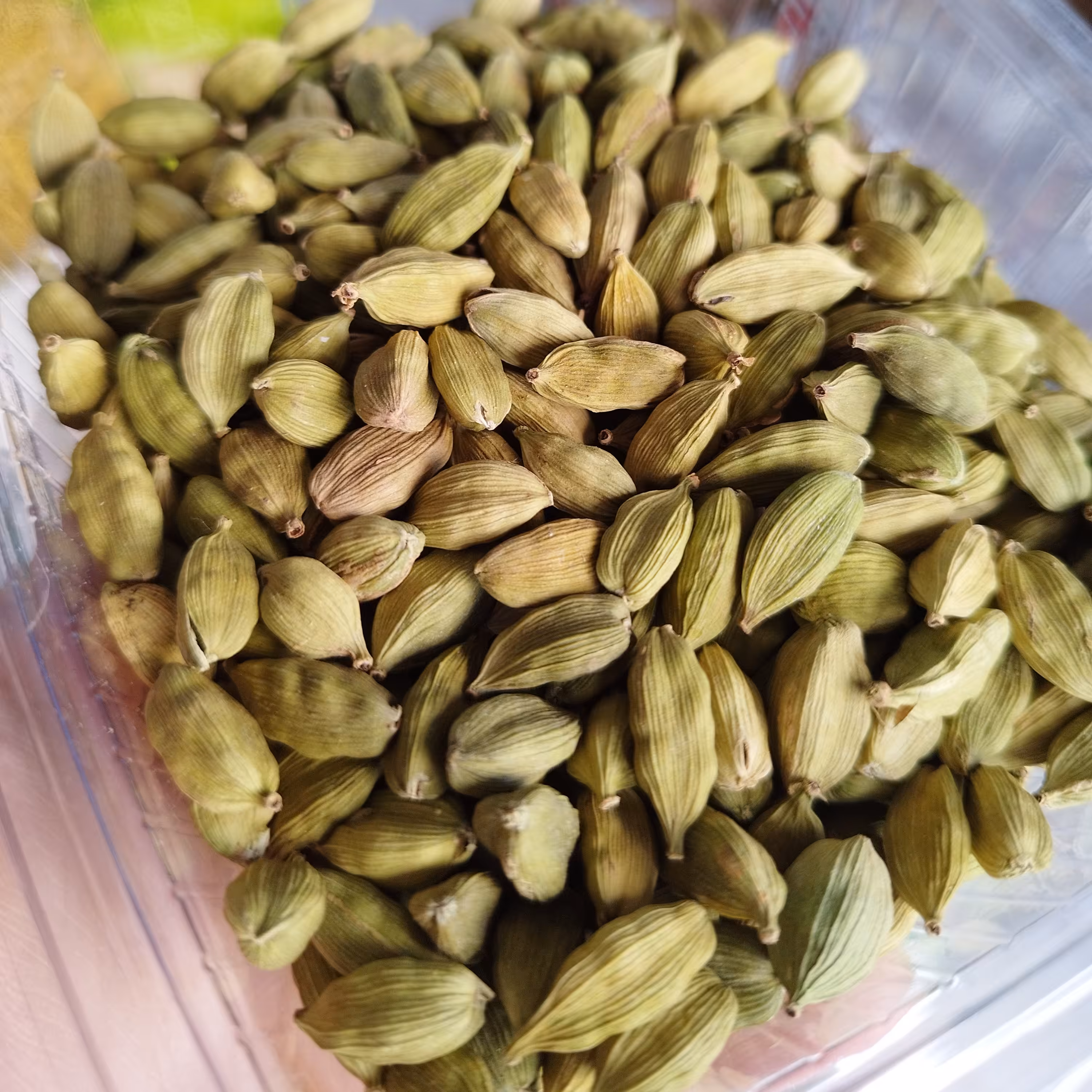 هل اکبر بنفش درشت سبز مغزدارمعطر (50گرمی)