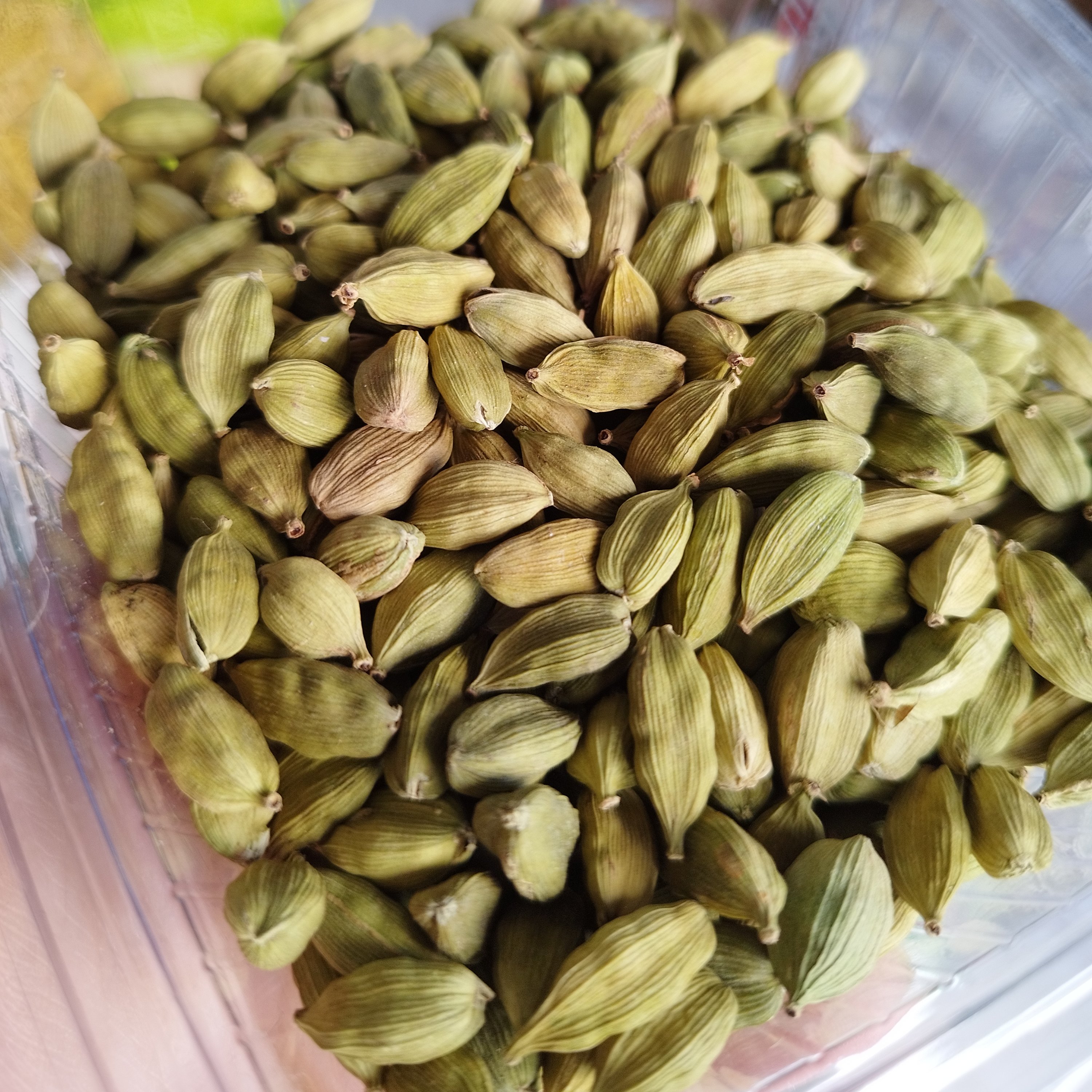 هل اکبر بنفش درشت سبز مغزدارمعطر (50گرمی)